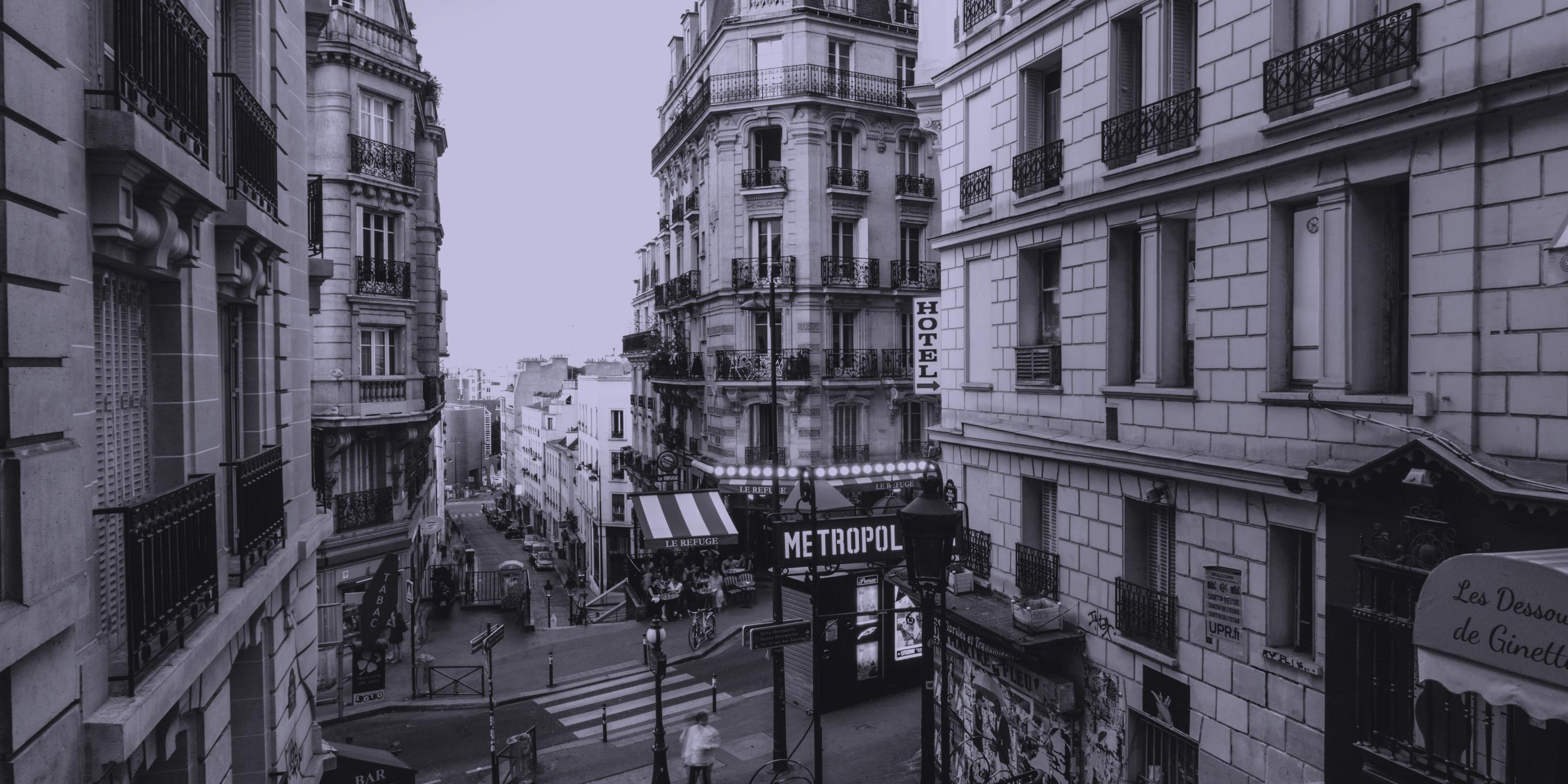 Montmartre streets at dusk - Europe report