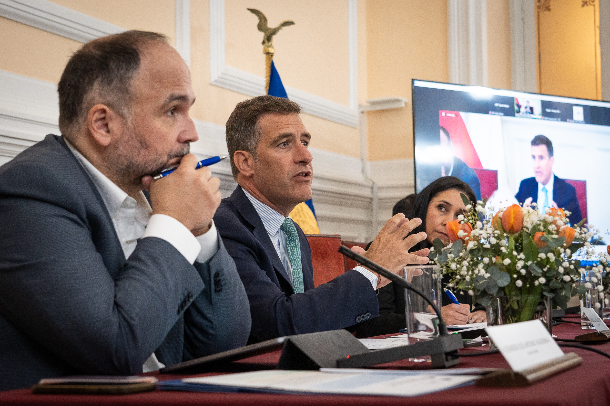 Presentation by Spanish Senators Miguel Ángel Castellón and José Antonio Valbuena at a seminar on electricity distribution and tariffs. Chile