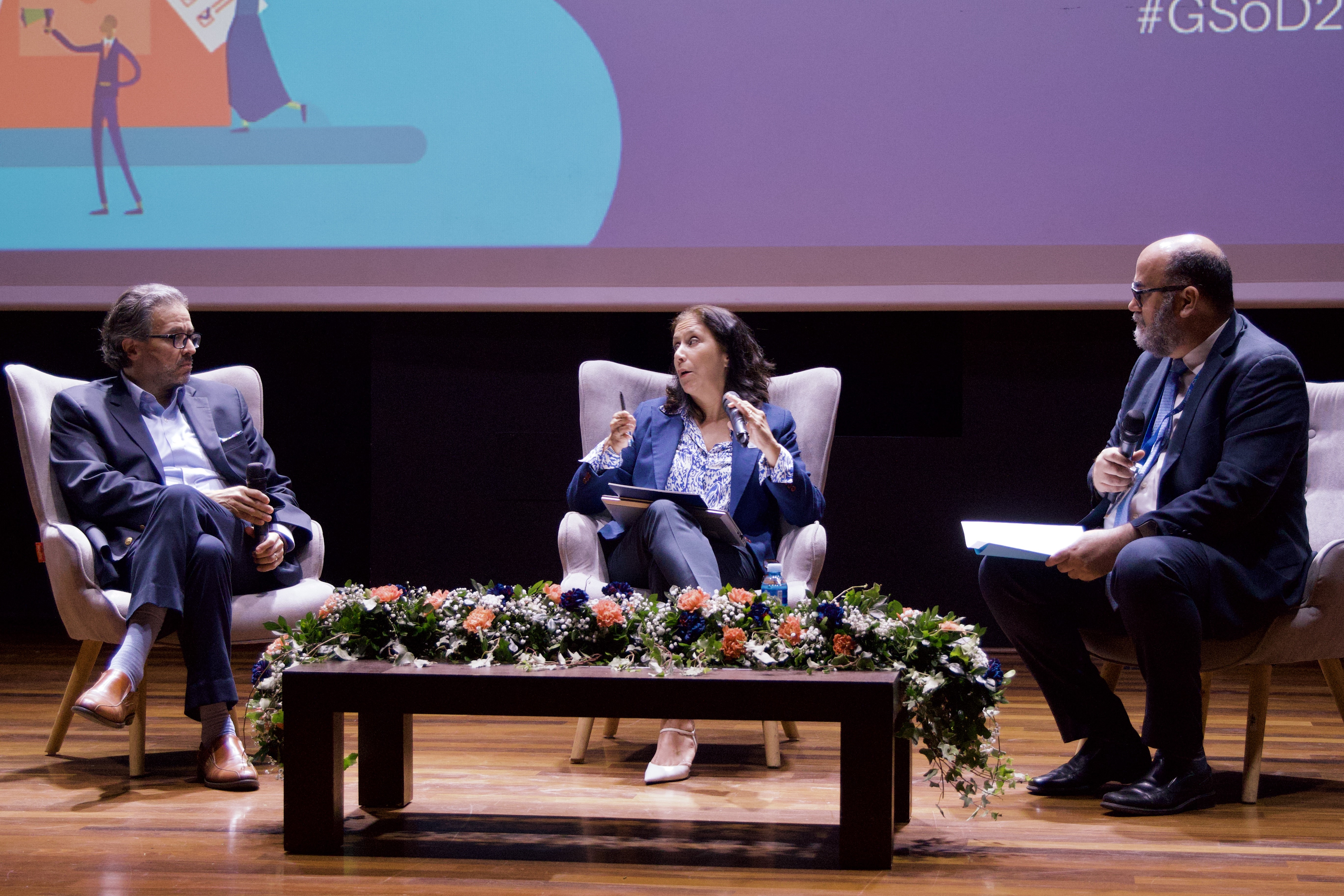 Eduardo Núñez, Director del NDI en Guatemala; Alicia Del Águila, Oficial de Programa para IDEA Internacional; Salvador Sánchez, Director del INED del Tribunal Electoral de Panamá 