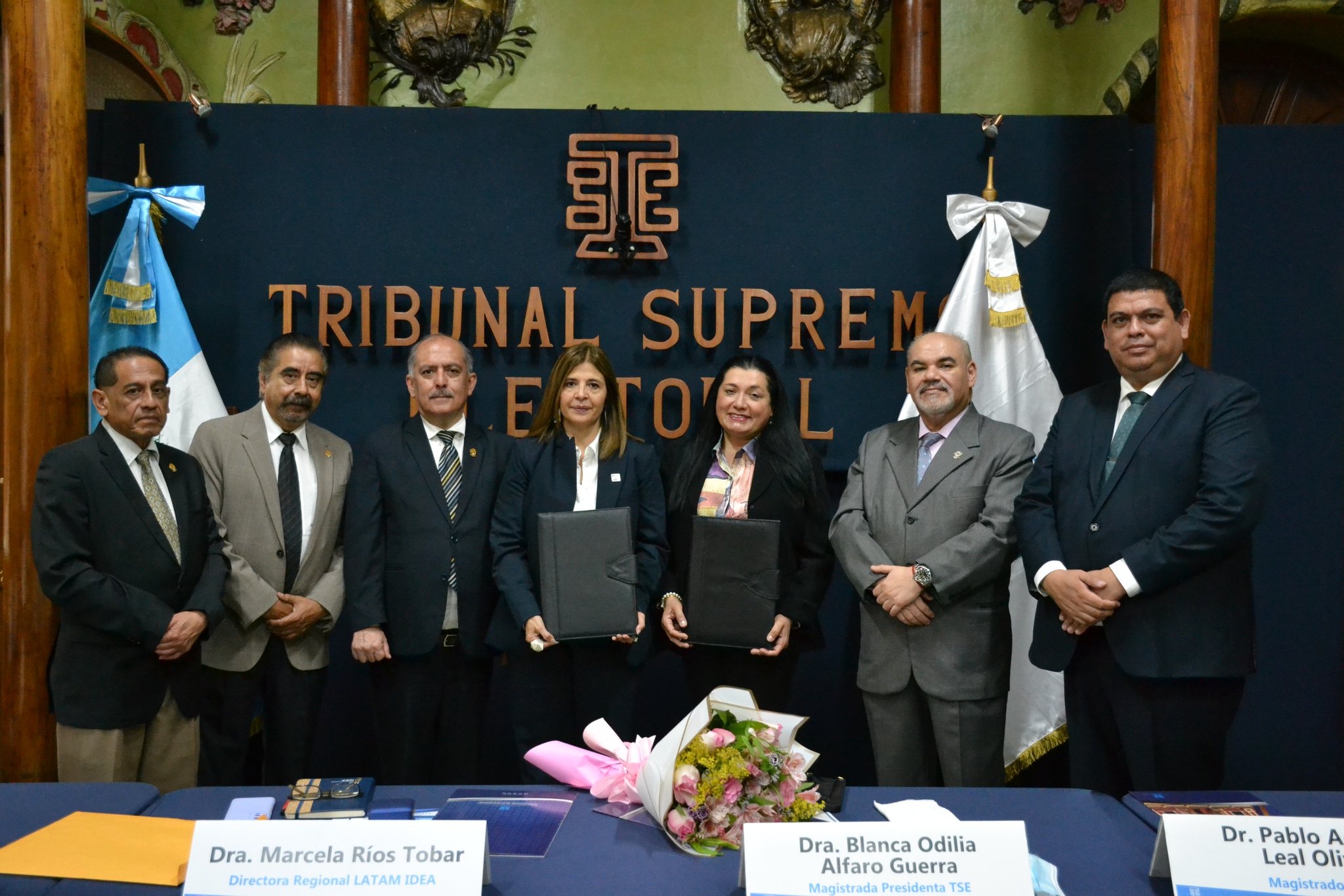 Firma acuerdo de cooperación con el Tribunal Supremo Electoral.