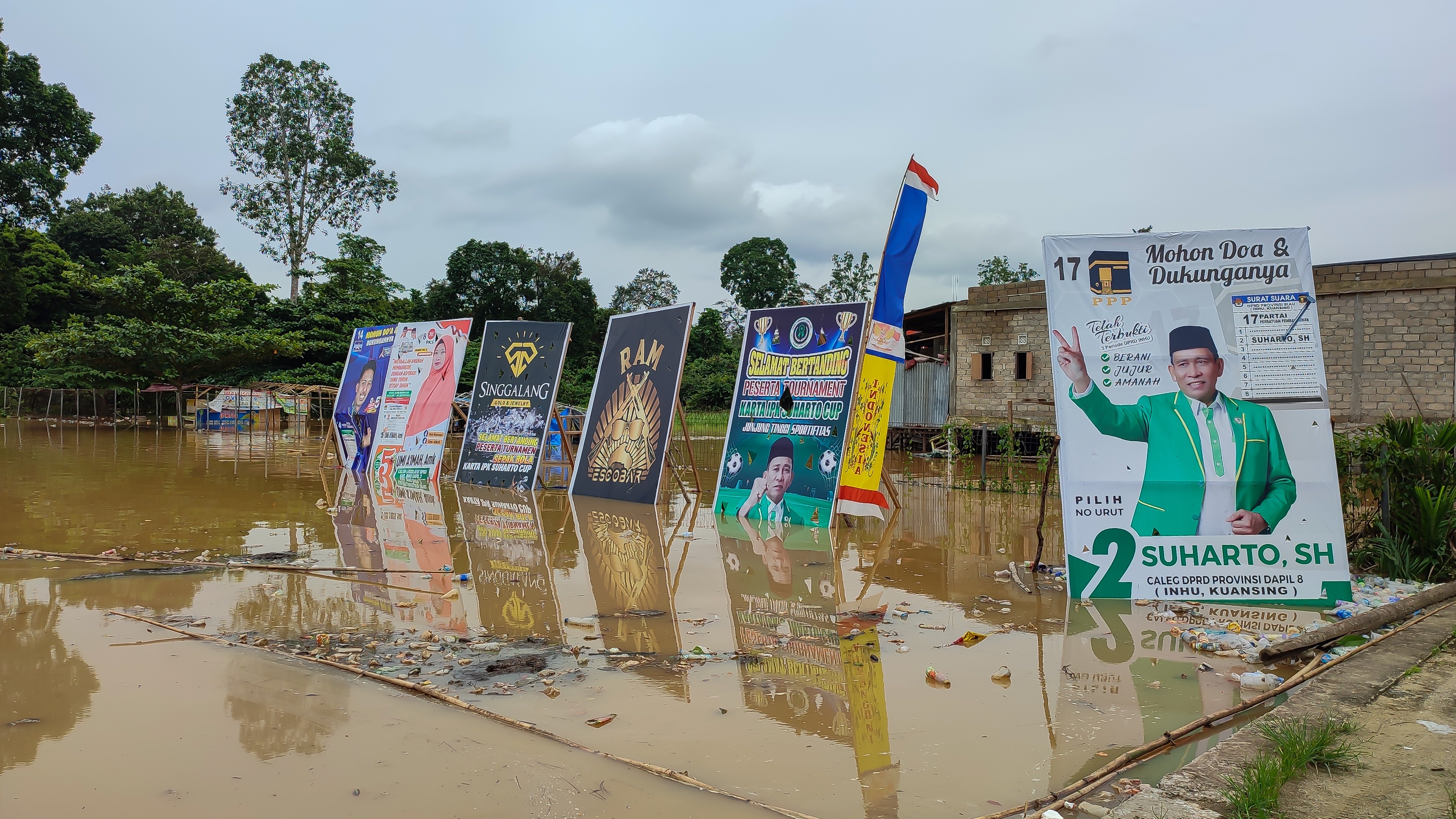 Ahead of Indonesia’s presidential elections, February 2024: Election billboards for the legislative candidates are standing in floodwater. Source: Photo by Munif Rifai/Shutterstock