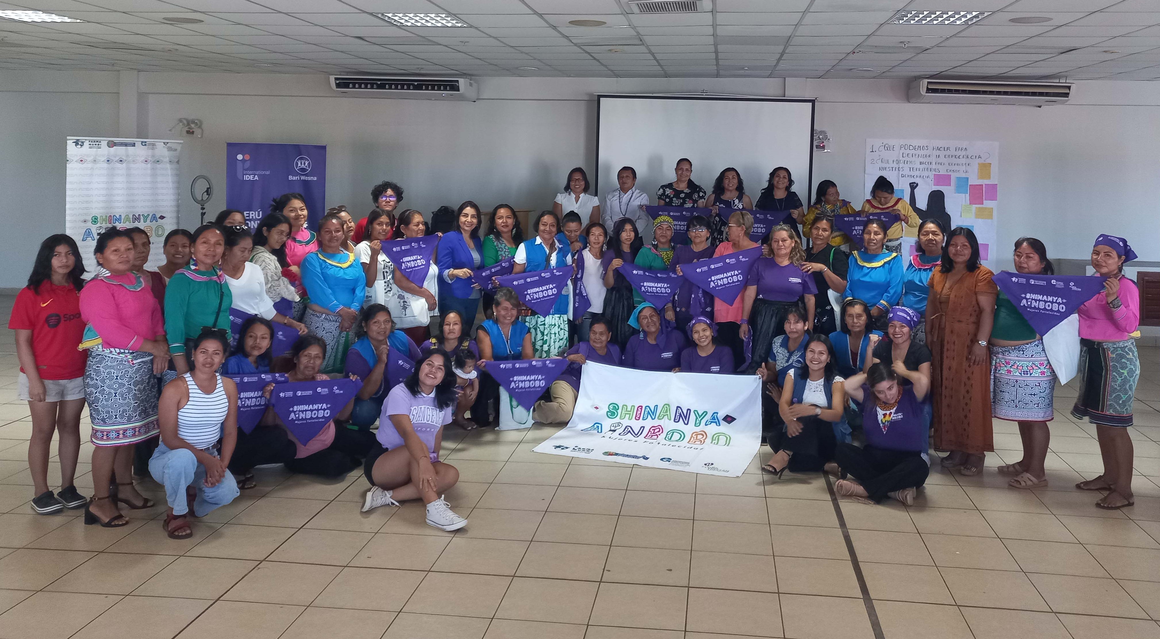 Plataforma de Acción Colectiva Shinanya ainbobo - Mujeres fortalecidas. Foro Regional 8]M: por la democracia, una ciudadana segura, libre y sin violencia. Créditos de la imagen: Bari Wesna