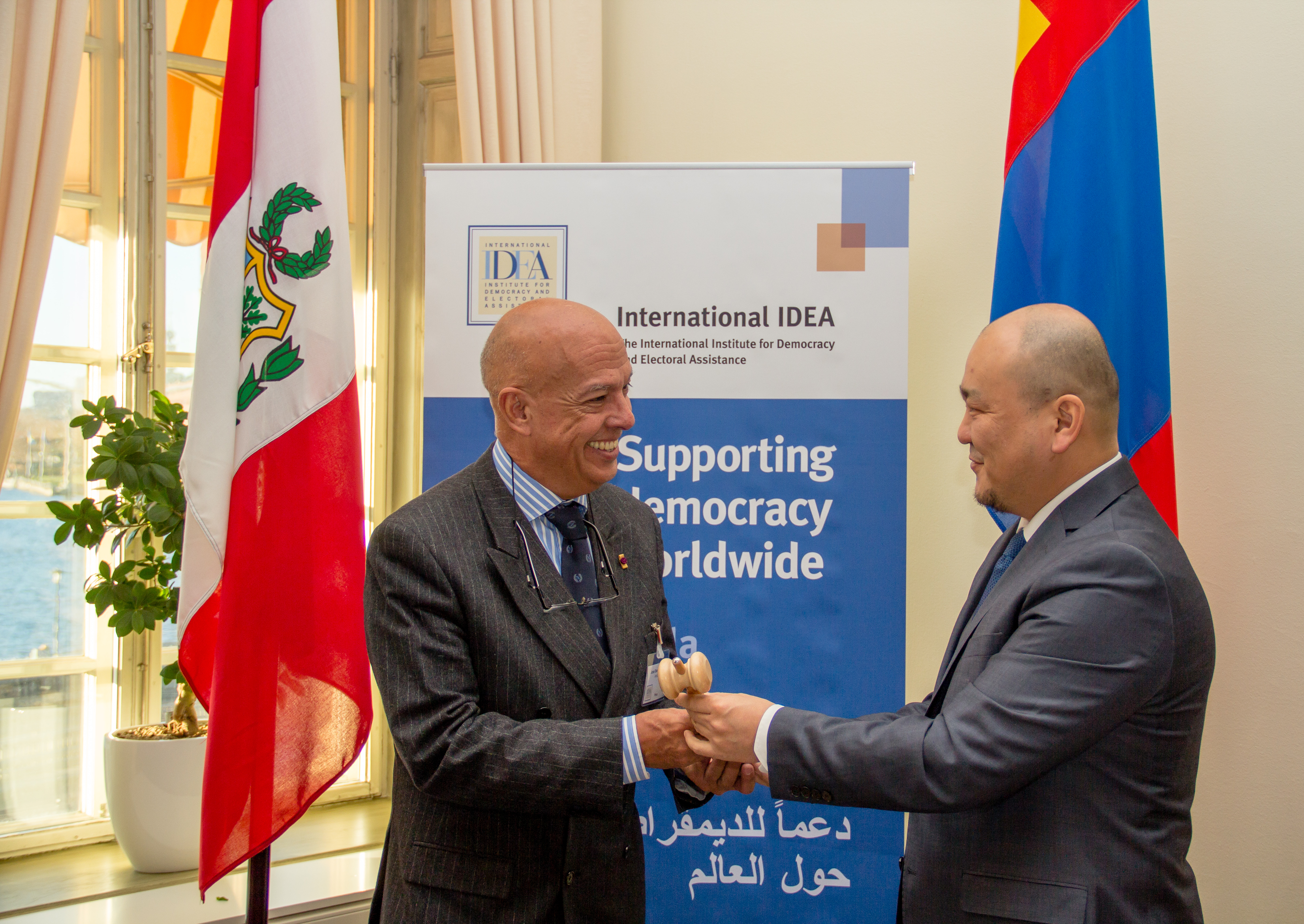 Mongolia hands over the Chairship of International IDEA to Peru for 2017