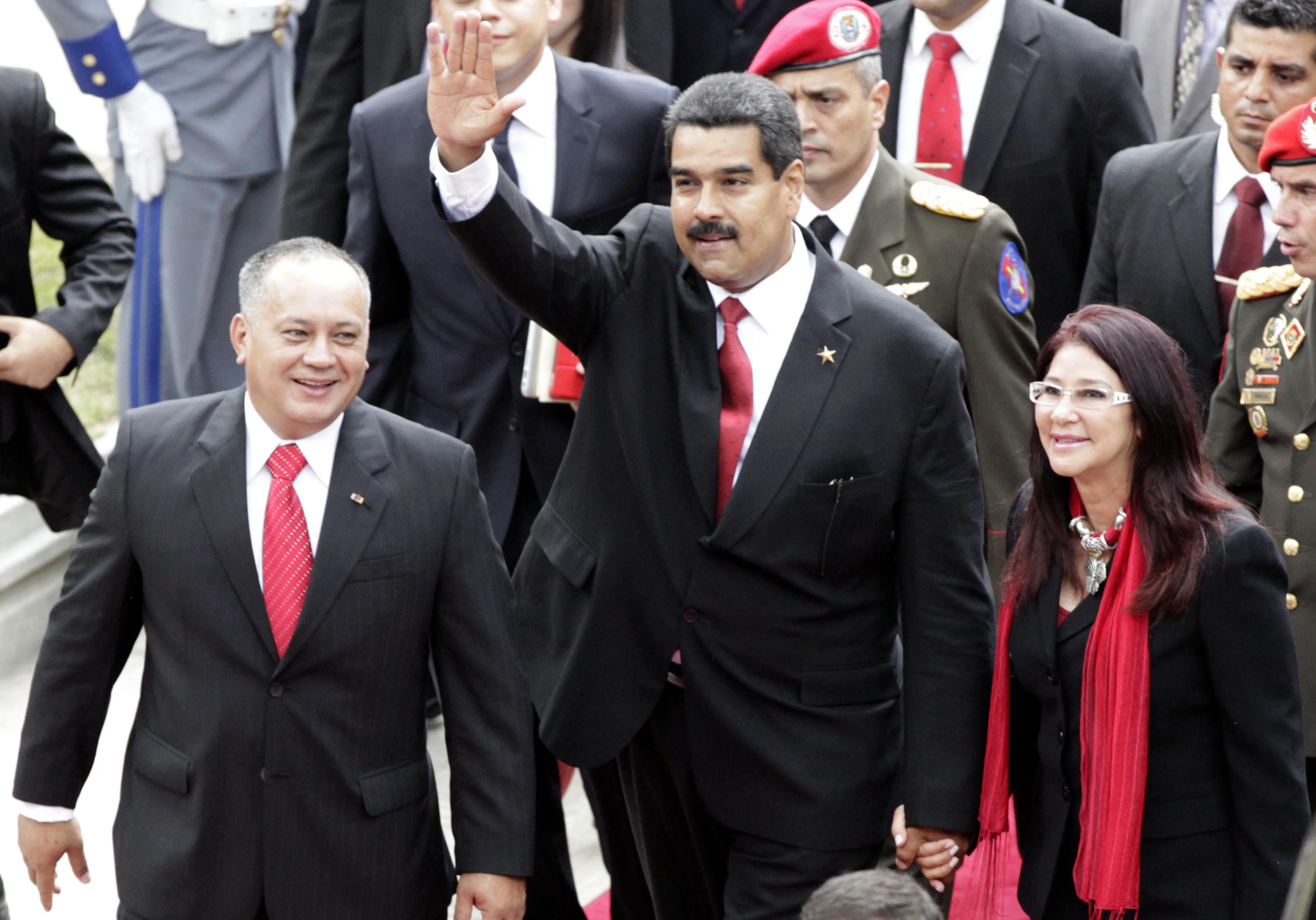 Diosdado Cabello y Nicolás Maduro durante la toma de posesión en 2013 en Venezuela