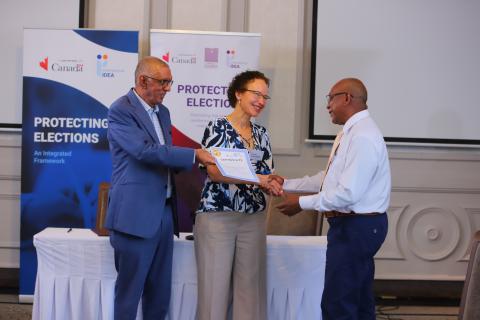 Certificates were presented by Mauritius' Election Commissioner, Mr. Rahman, and International IDEA's Head of Programme, Therese Pearce-Laanela, during the May training in Mauritius. Photo by Lume Production Company Ltd / International IDEA.