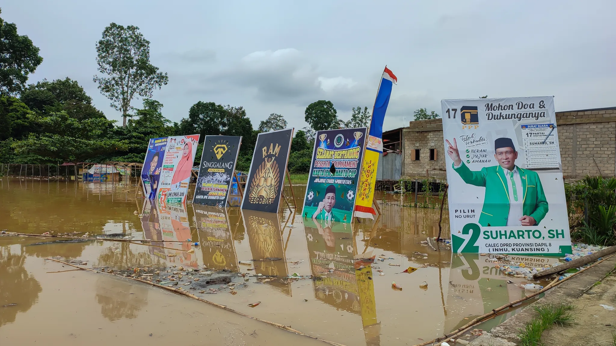 Ahead of Indonesia’s presidential elections, February 2024: Election billboards for the legislative candidates are standing in floodwater. Source: Photo by Munif Rifai/Shutterstock