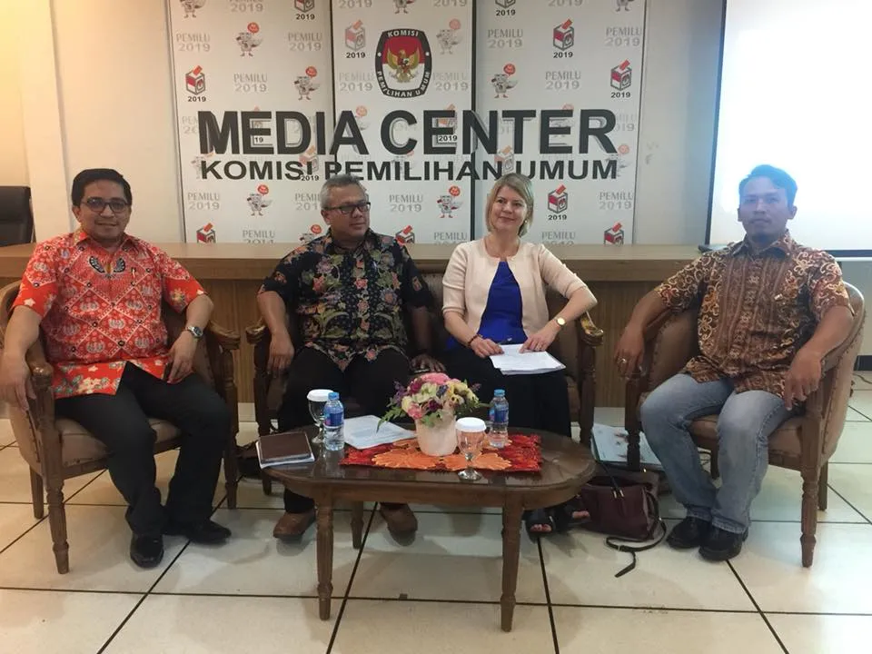 From left: Philips Vermonte, Arief Budiman, Leena Rikkila Tamang and Kholilullah Pasaribu of Perludem at the KPU Media Centre, 9 December 2017. Photo credit: International IDEA.
